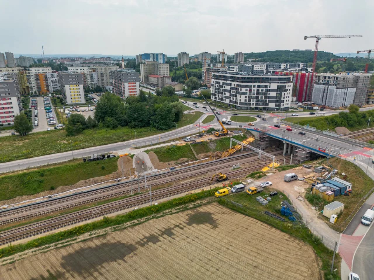 Jak dojechać do osiedla szkolnego w Krakowie - najlepsze trasy i porady