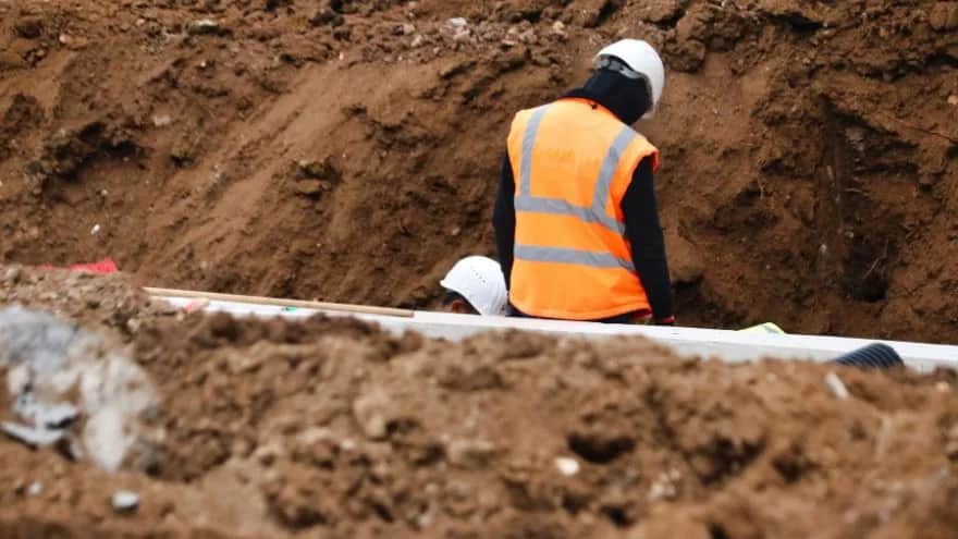 Jaka odległość skrzynki elektrycznej od granicy działki? Sprawdź przepisy!