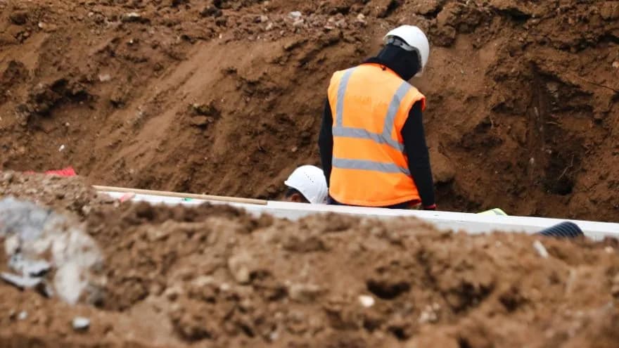 Jaka odległość skrzynki elektrycznej od granicy działki? Sprawdź przepisy!