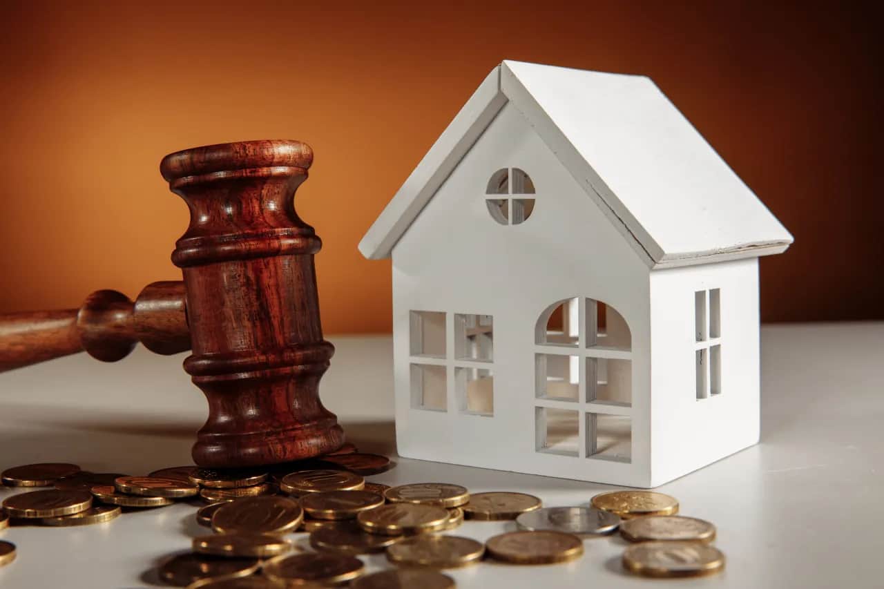 Licytacje komornicze przemysłowe – jak kupić nieruchomość przemysłową taniej