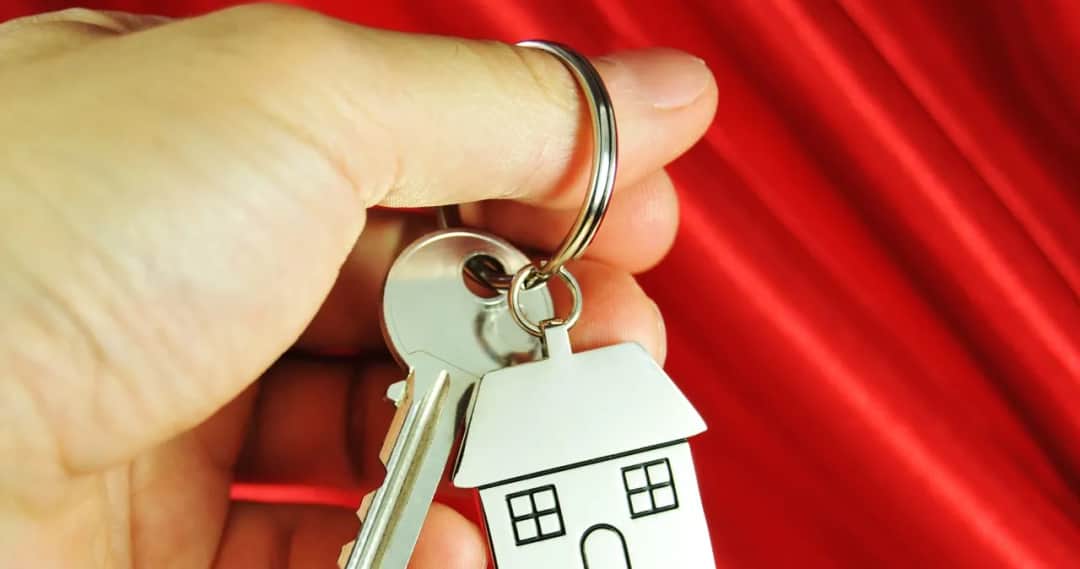 Jaki podatek od darowizny mieszkania? Sprawdź, jak uniknąć kosztów